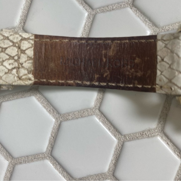 Michael Kors Watch. 5282. Leather Band. Gold Tone with Crystals - Picture 5 of 6